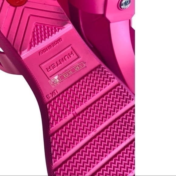 Hunter Pink T-Trap Sandals EUC - Picture 5 of 8